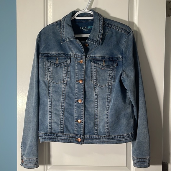 Jean jacket - Picture 2 of 5